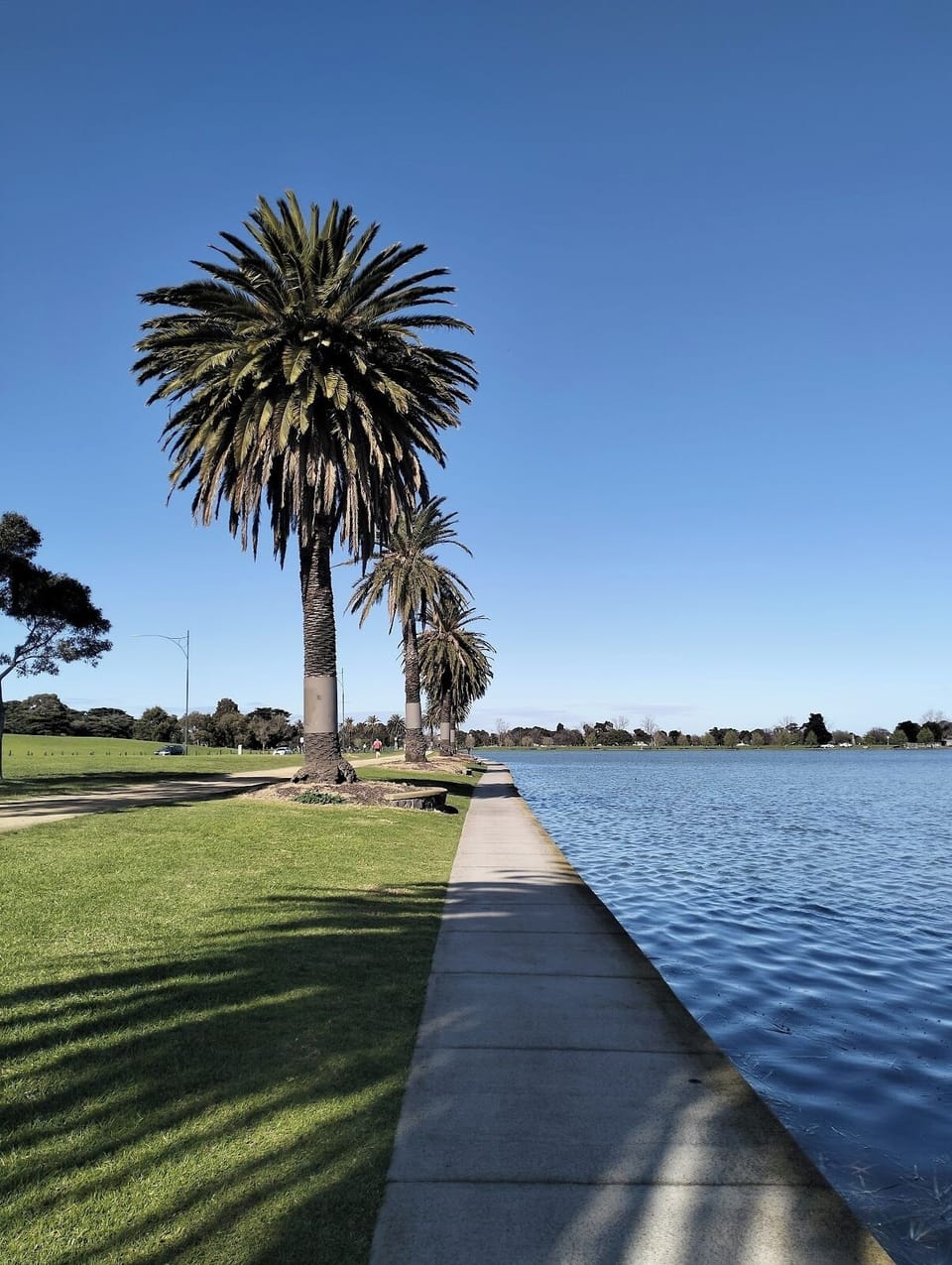 Just minutes away from Albert Park Lake & Golf Course