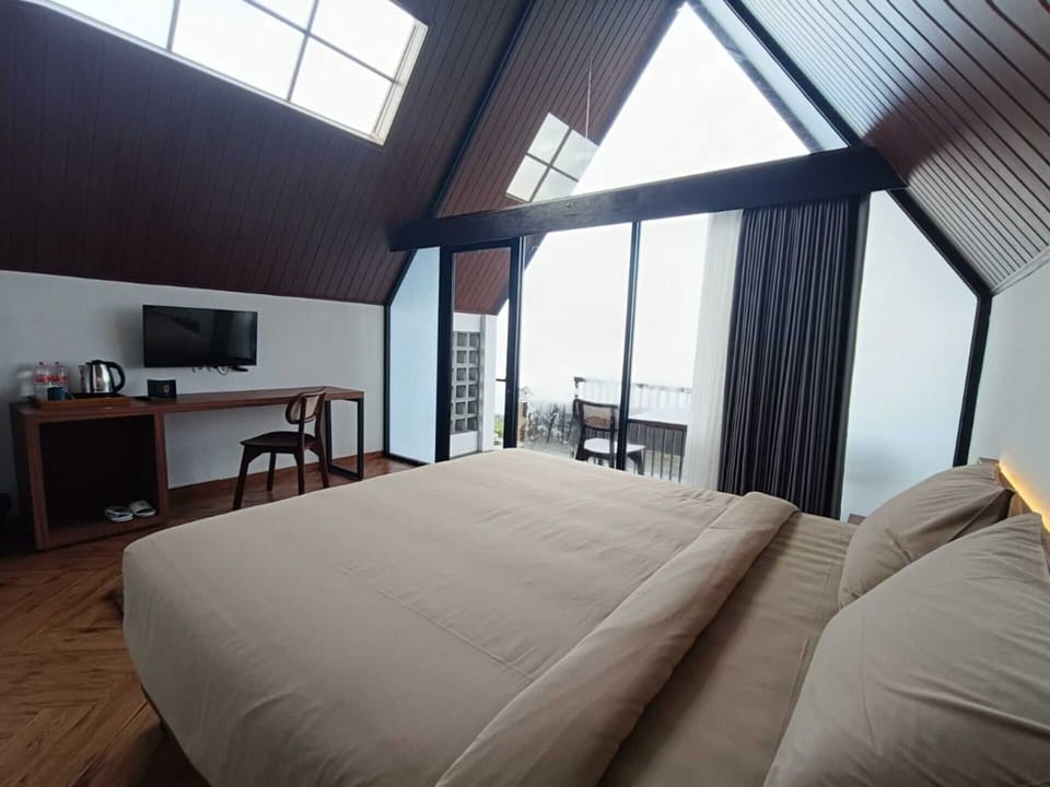 Superior Room, 1 Bedroom, Balcony, City View | Bed sheets