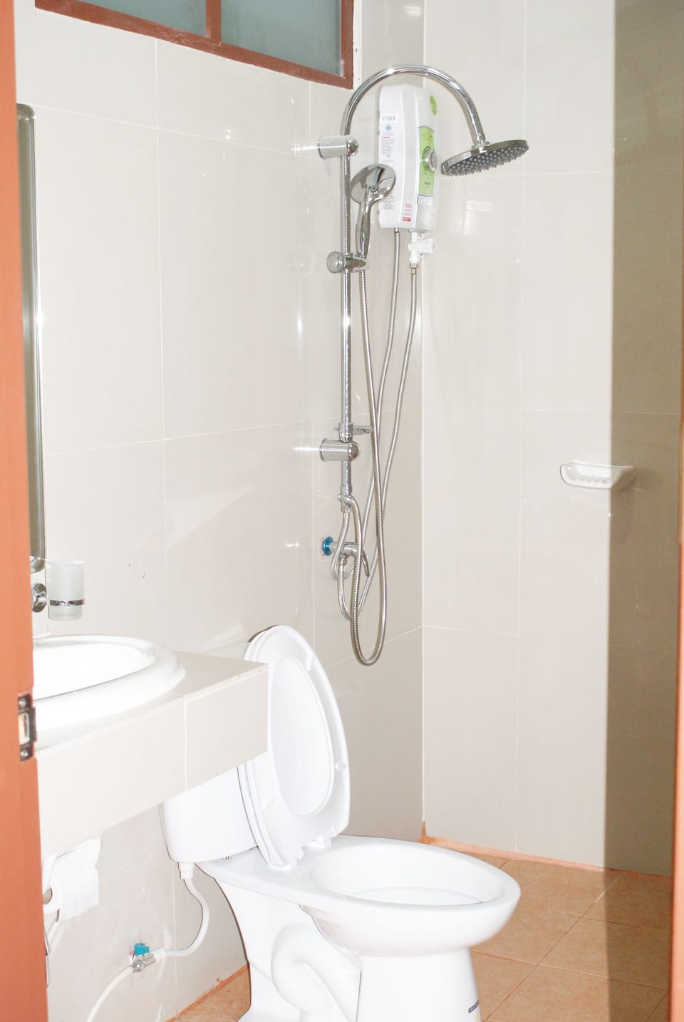 Superior Room (without car park) | Bathroom | Shower, free toiletries, hair dryer, towels