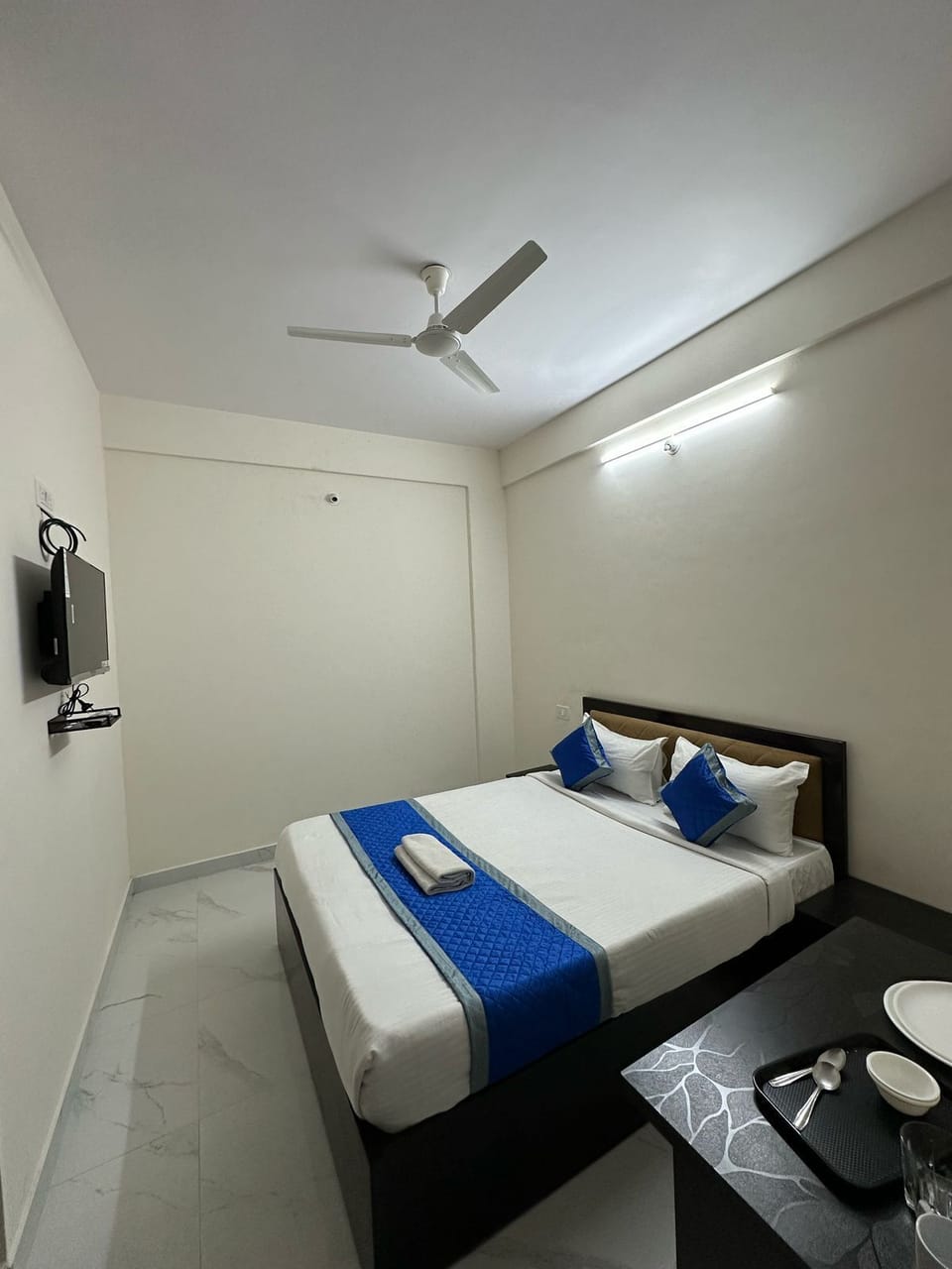 In-room safe, desk, laptop workspace, soundproofing
