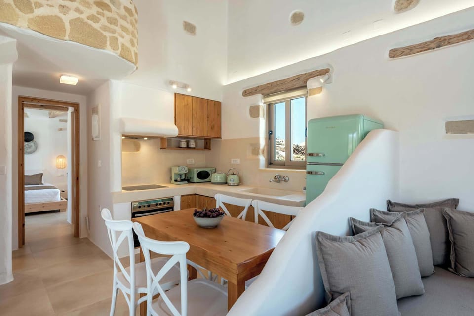 Contemporary Kitchen with Full Equipment
