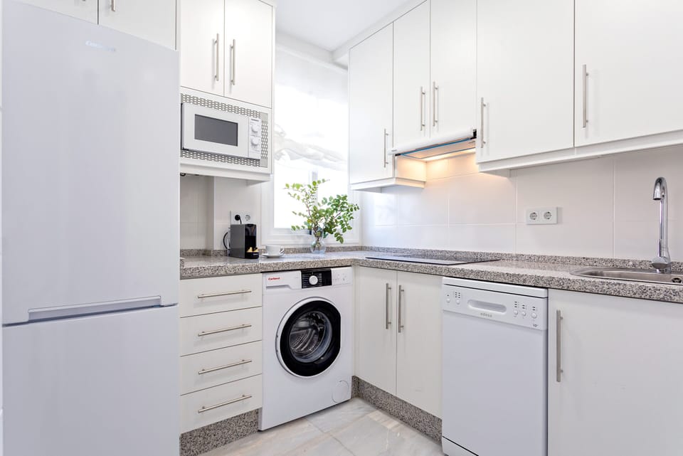 Apartment (2 Bedrooms) | Private kitchen | Full-size fridge, microwave, stovetop, dishwasher