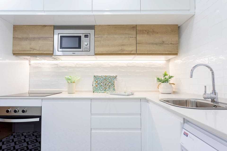 Apartment (3 Bedrooms) | Private kitchen | Fridge, microwave, oven, dishwasher