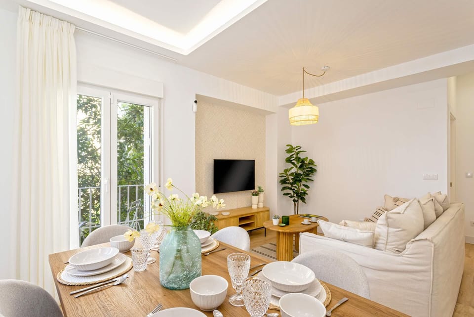 Apartment (3 Bedrooms) | Living area