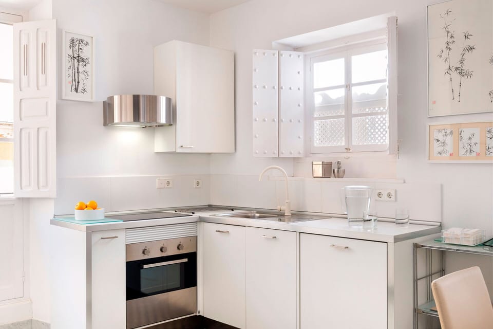 Apartment (1 Bedroom) | Private kitchen | Fridge, microwave, oven, stovetop