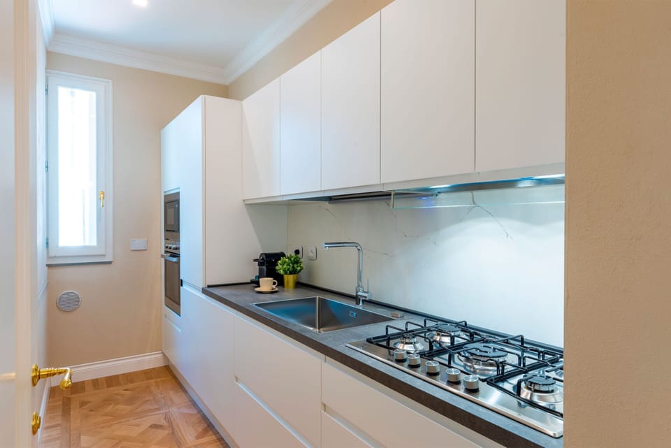 Apartment (3 Bedrooms) | Private kitchen | Fridge, microwave, oven, dishwasher