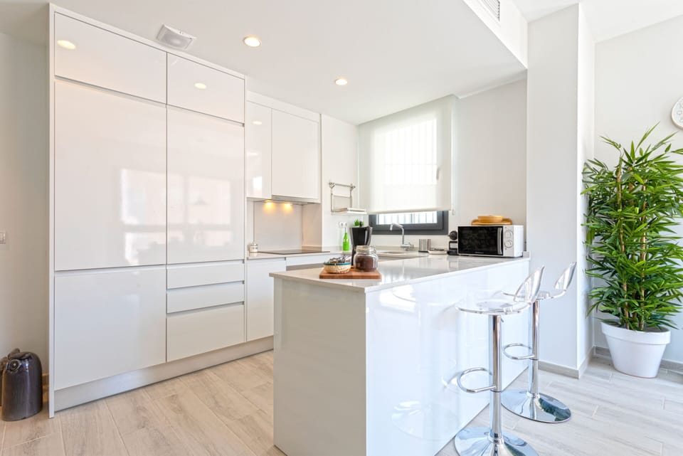 Apartment (2 Bedrooms) | Private kitchen | Fridge, microwave, oven, highchair