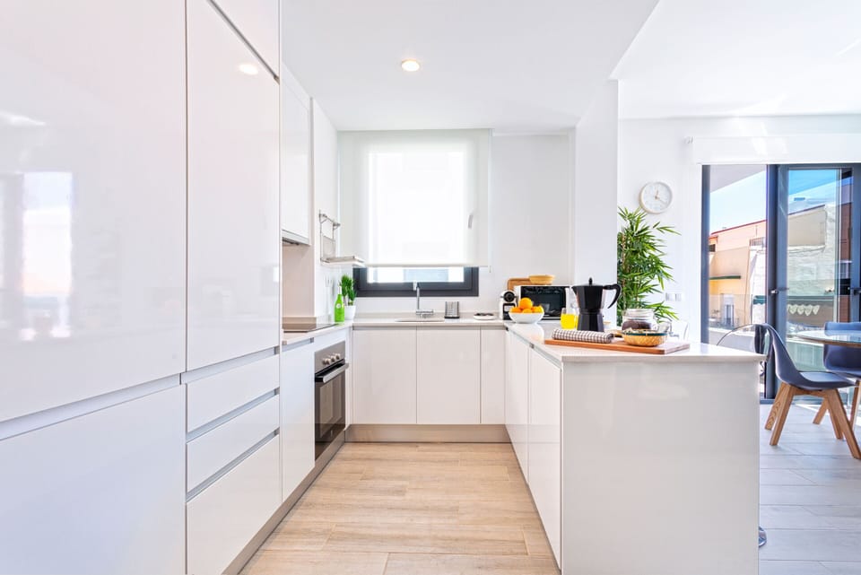Apartment (2 Bedrooms) | Private kitchen | Fridge, microwave, oven, highchair