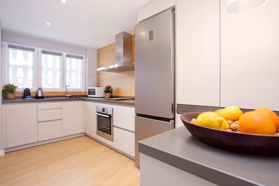 Apartment (3 Bedrooms) | Private kitchen | Fridge, microwave, oven, stovetop