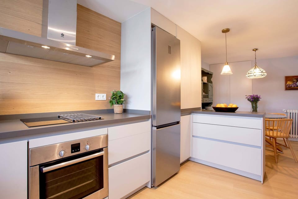 Apartment (3 Bedrooms) | Private kitchen | Fridge, microwave, oven, stovetop