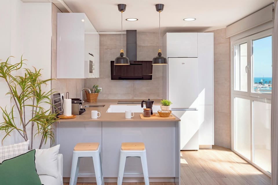 Apartment (2 Bedrooms) | Private kitchen | Fridge, microwave, oven, stovetop