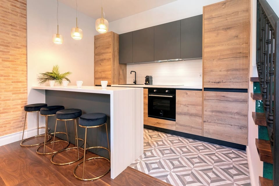 House (4 Bedrooms) | Private kitchen | Fridge, microwave, oven, stovetop