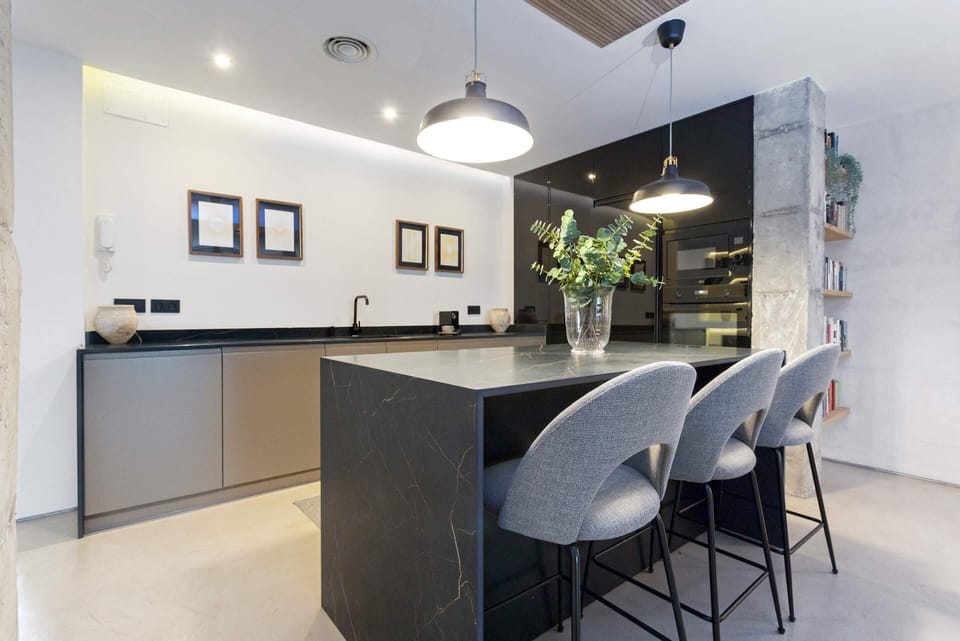 Apartment (2 Bedrooms) | Private kitchen | Full-size fridge, microwave, oven, stovetop