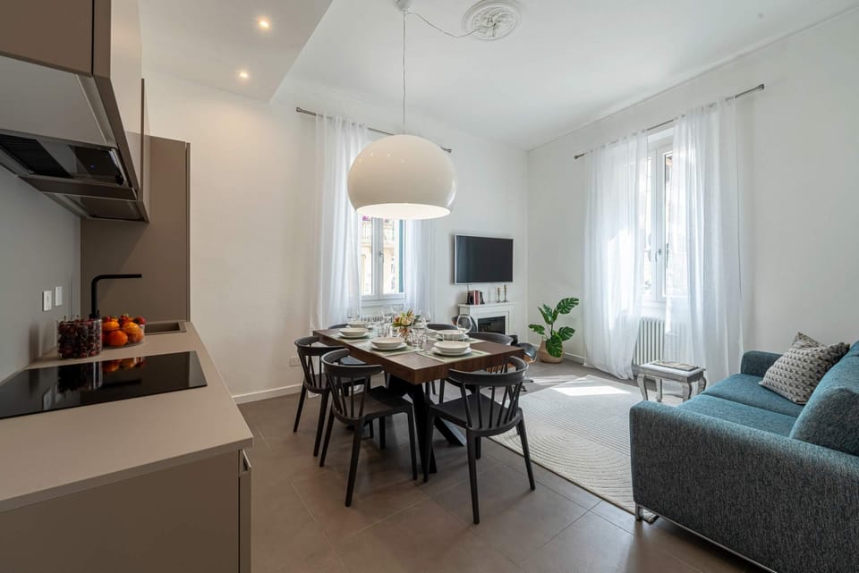 Apartment (3 Bedrooms) | Living area