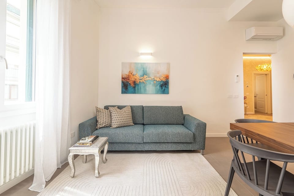 Apartment (3 Bedrooms) | Living room