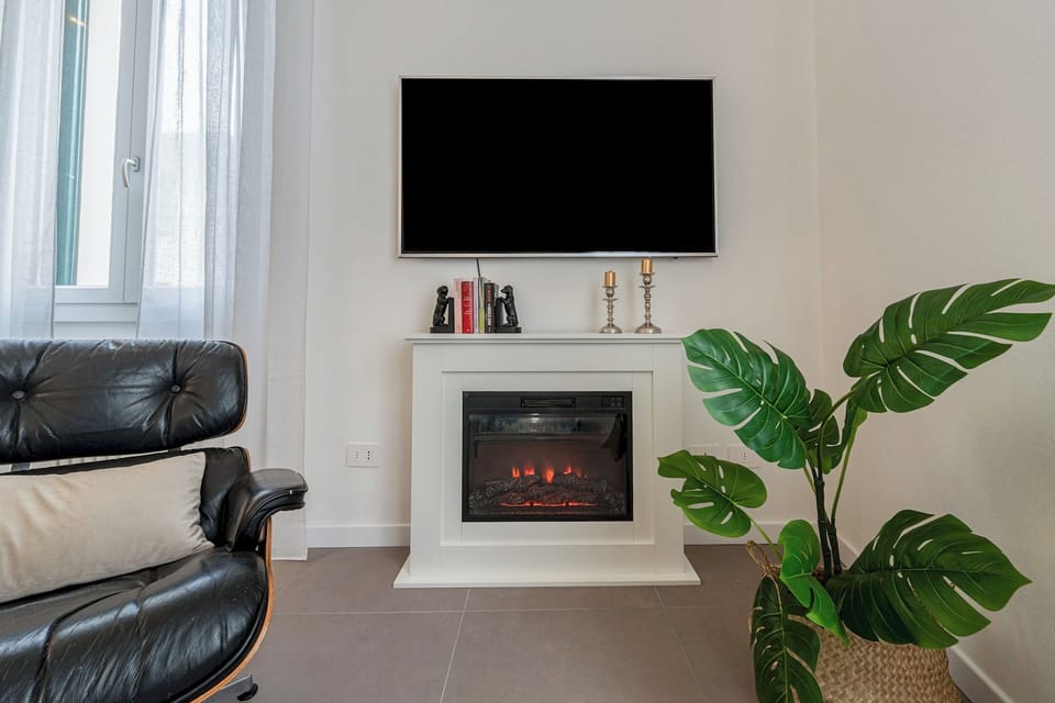 Apartment (3 Bedrooms) | Living room