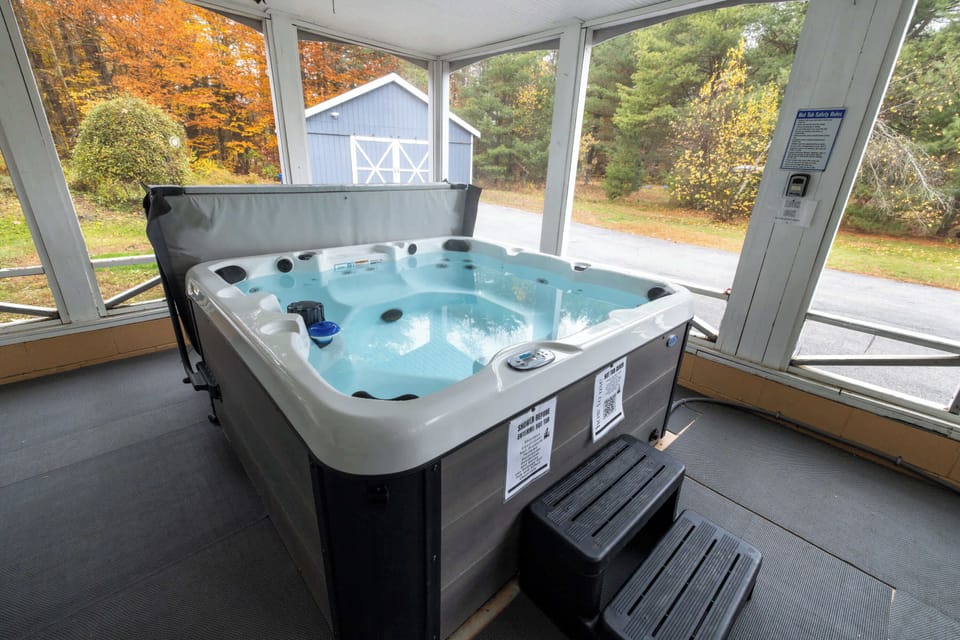 Indoor spa tub