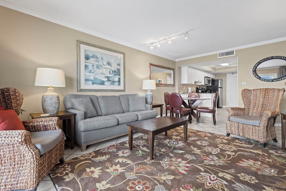 Surd Side Shores 1905 Living Area