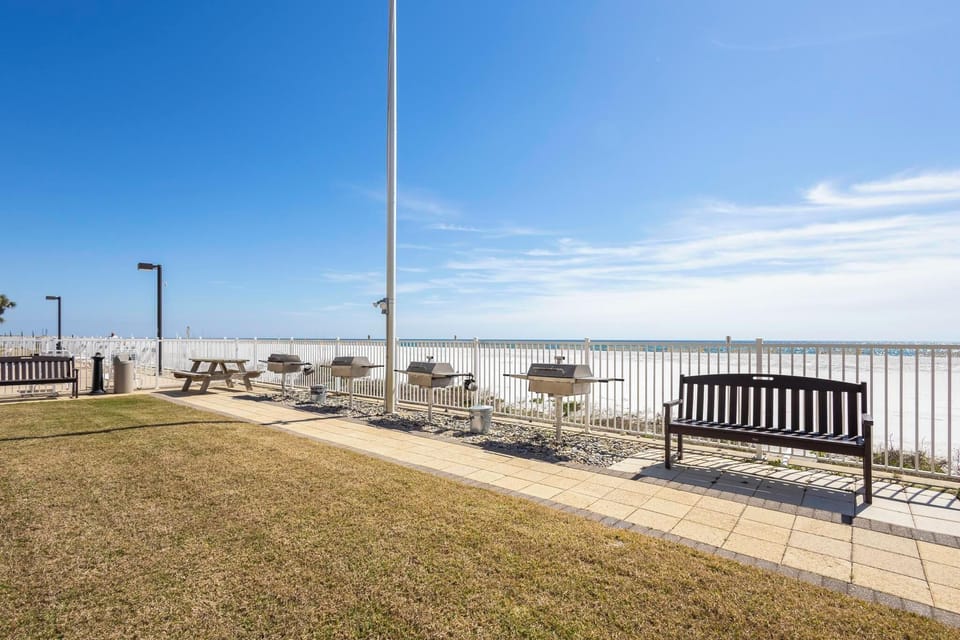 Surf Side Shores Outdoor Grills