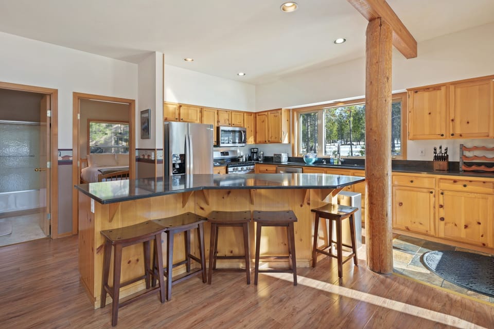 House, 4 Bedrooms | Private kitchen | Fridge, oven, coffee/tea maker, toaster
