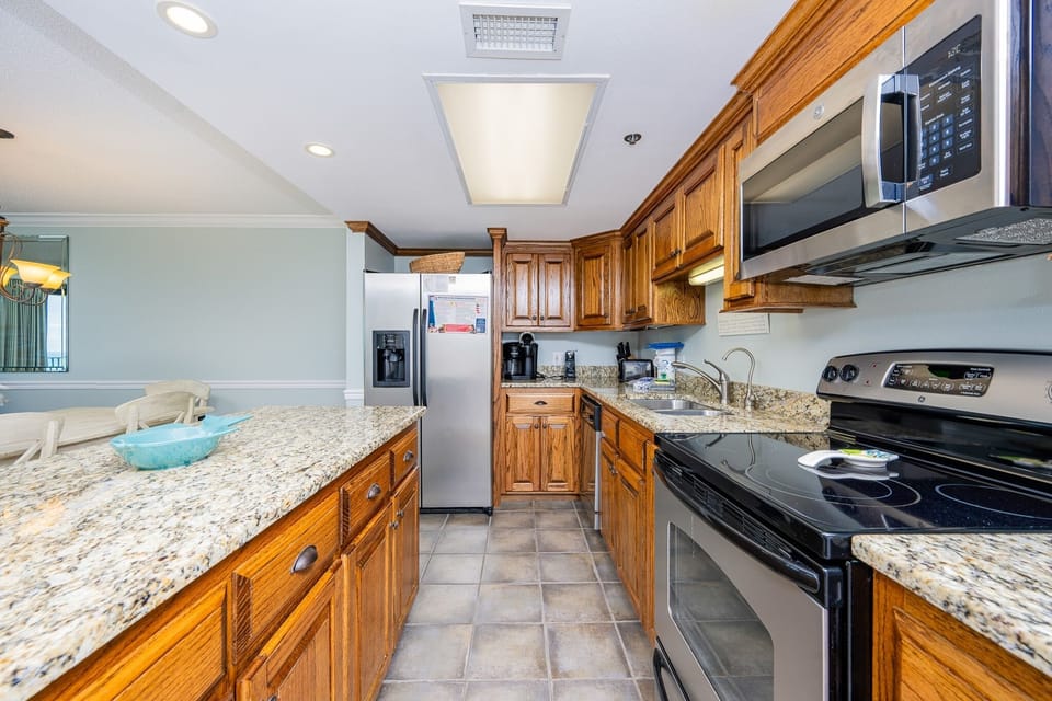 Condo, 3 Bedrooms | Private kitchen | Fridge, oven, coffee/tea maker