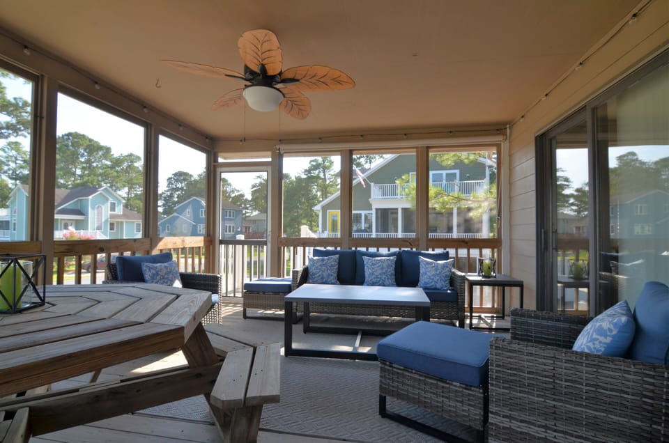 Great screened in porch!