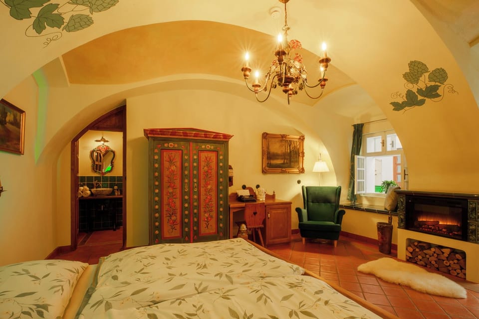Comfort Double Room, Courtyard View, Ground Floor | Minibar, individually decorated, laptop workspace, blackout drapes