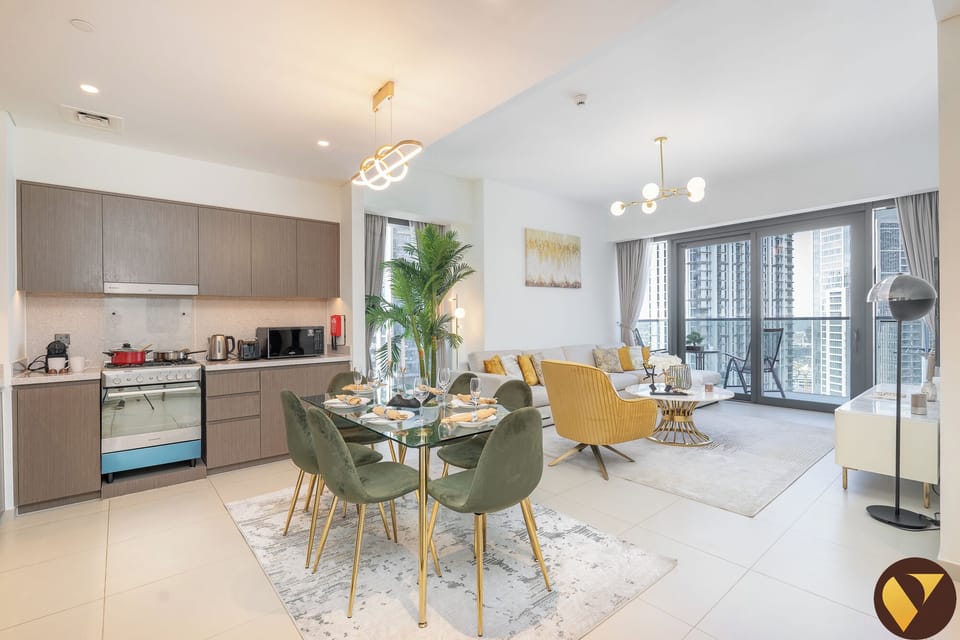Luxury Apartment, City View | In-room dining