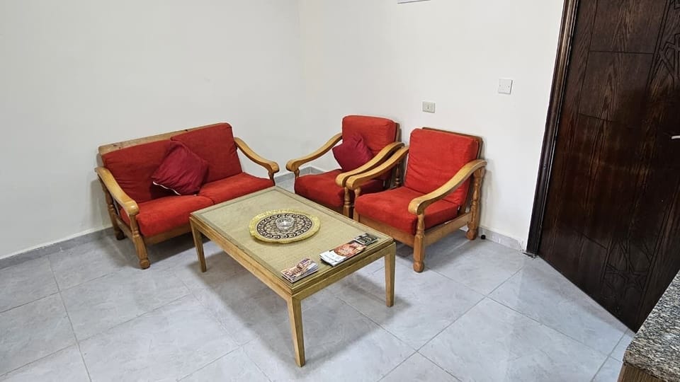 Family Suite | Desk, blackout drapes, soundproofing, iron/ironing board