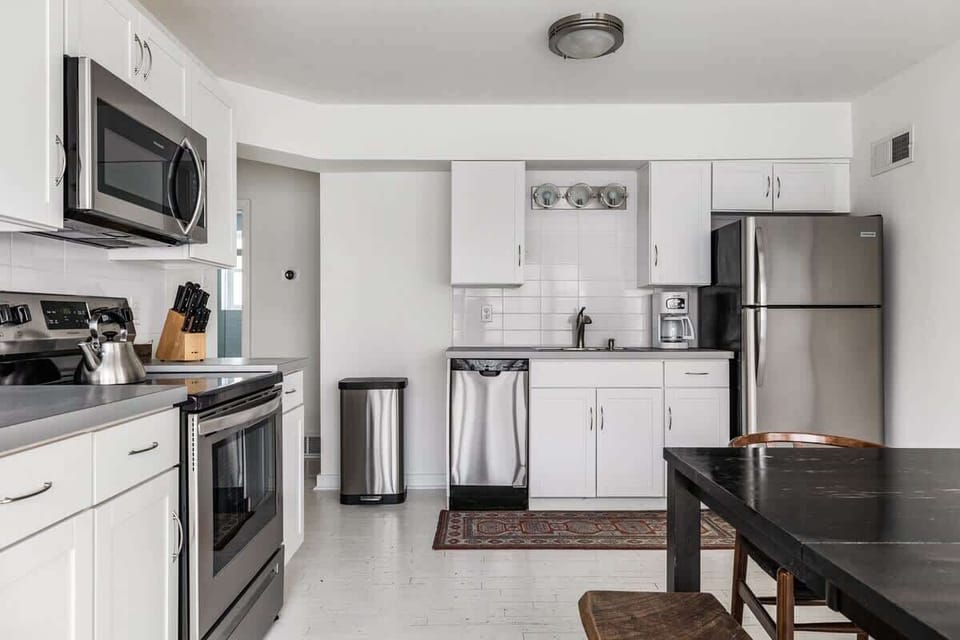 From Monday morning coffee to Saturday night dinners, this kitchen’s got your back.