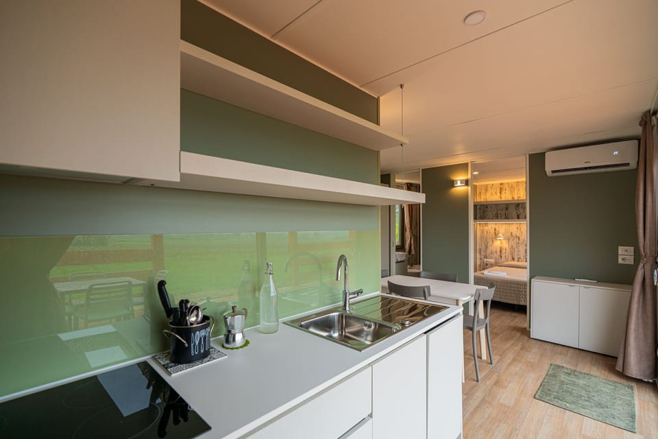 Mobile Home | Private kitchen | Coffee/tea maker, electric kettle