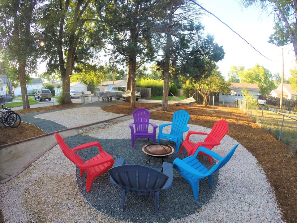 Spacious Backyard | Fire Pit, Bicycles, Grill!