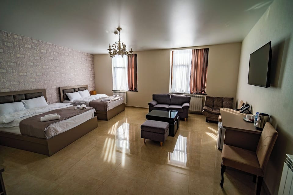 Luxury Suite, Mountain View | Free WiFi