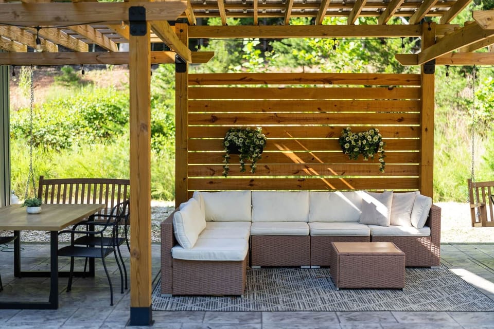 Pergola seating