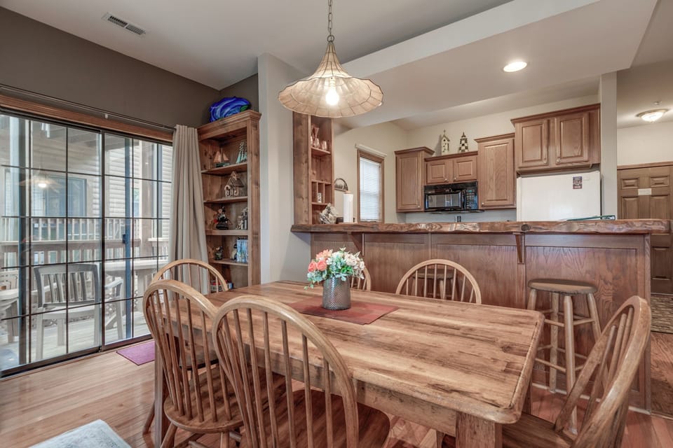Dining to Kitchen