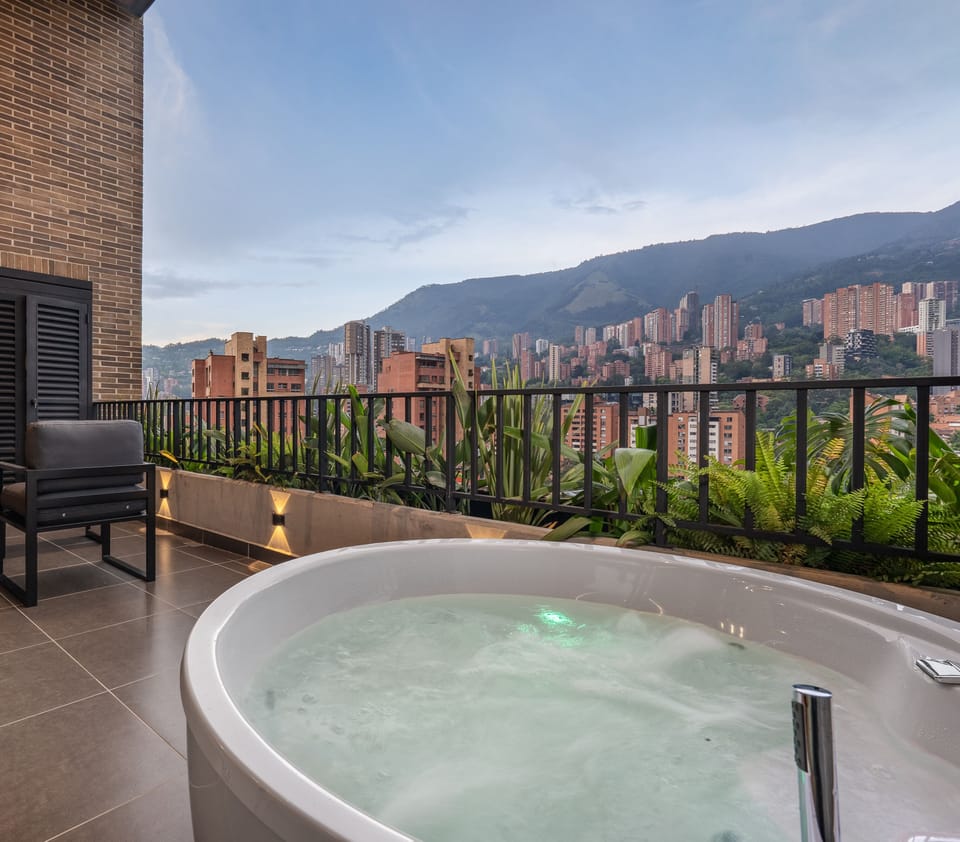 Outdoor spa tub