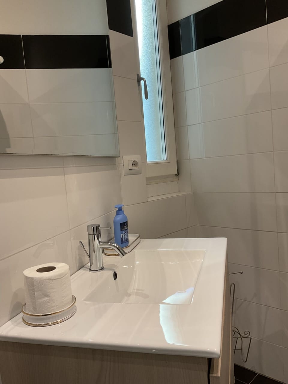 Comfort Apartment, City View | Bathroom | Shower, hair dryer, towels, soap