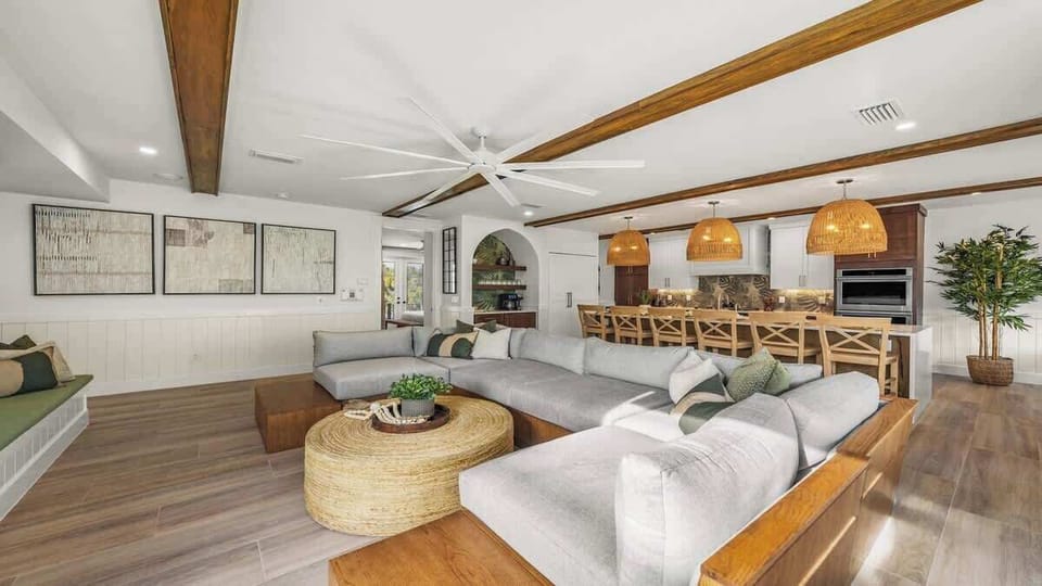 Great Room - Open Floor Plan - Balcony Access - Gulf Views