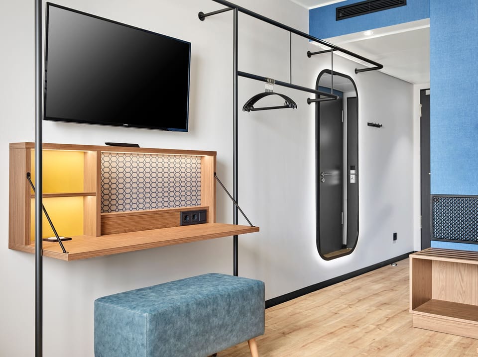 Comfort Quadruple Room | Soundproofing, WiFi (free), bed sheets