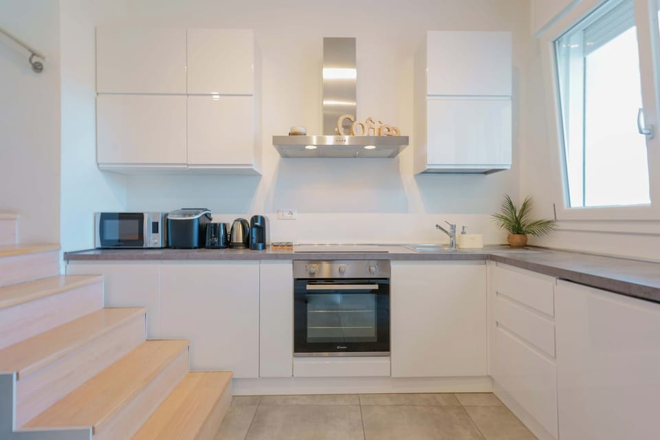 Deluxe Penthouse, 3 Bedrooms | Private kitchen
