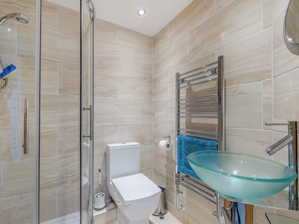 Bathroom | 8 Vista Apartments, Paignton