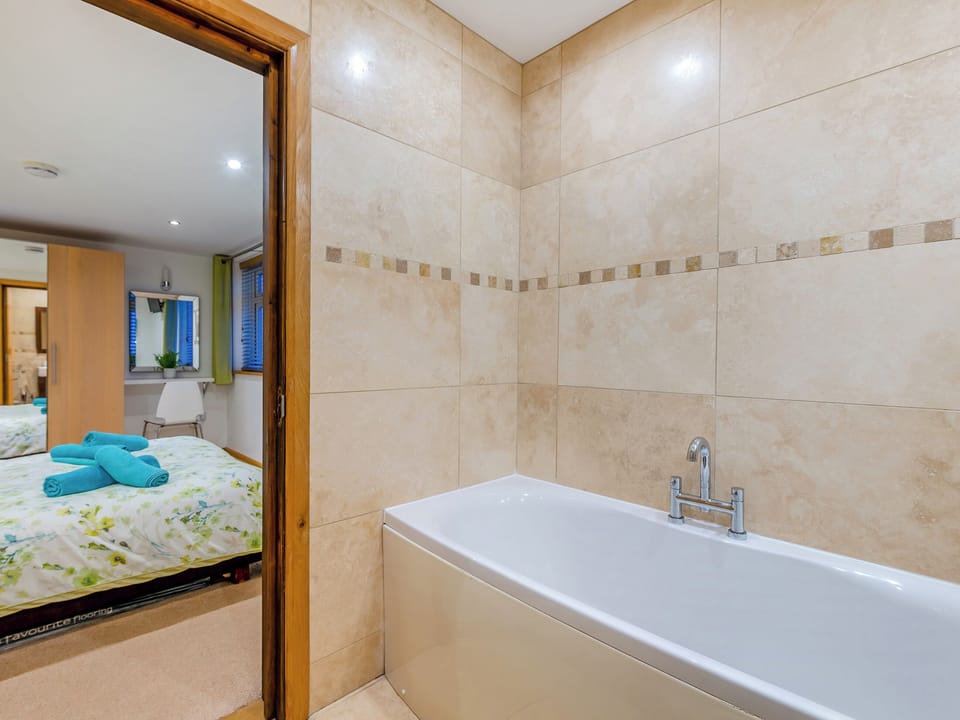 Bathroom | 8 Vista Apartments, Paignton