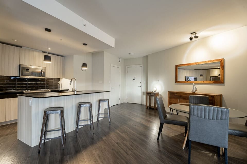 Welcome to the ultimate modern hub! This stylish open-concept area effortlessly combines a sleek chef`s kitchen with a cozy, sophisticated dining space. Picture yourself whipping up a gourmet breakfast at the island, enjoying conversation at the elegant g