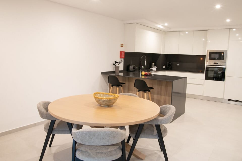 "Lar da Onda" is a cozy apartment in Nazaré, near the beach and the Fort. Perfect for exploring the region and enjoying an unforgettable holiday!