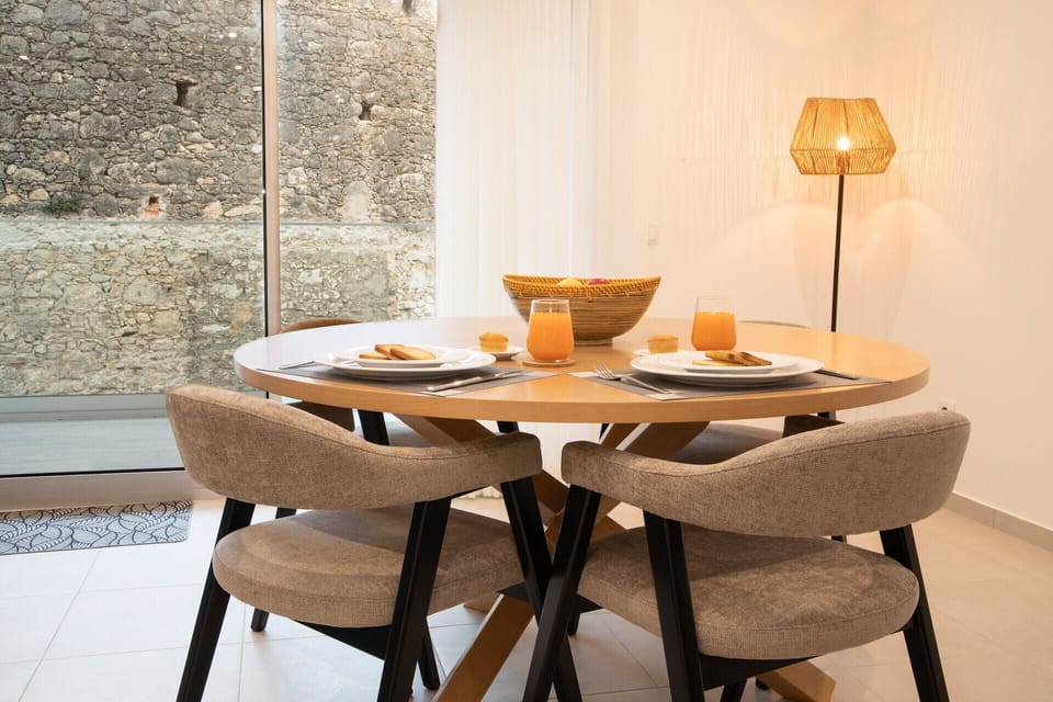 "Lar da Onda" is a cozy apartment in Nazaré, near the beach and the Fort. Perfect for exploring the region and enjoying an unforgettable holiday!