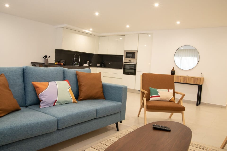 "Lar da Onda" is a cozy apartment in Nazaré, near the beach and the Fort. Perfect for exploring the region and enjoying an unforgettable holiday!