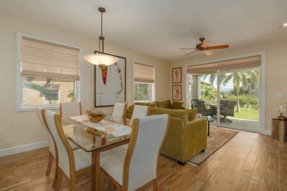 Gather ‘round the table for sunny meals and breezy chats with garden views and warm natural light.