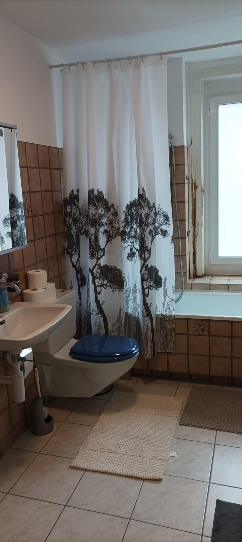Classic Quadruple Room, City View | Bathroom | Slippers