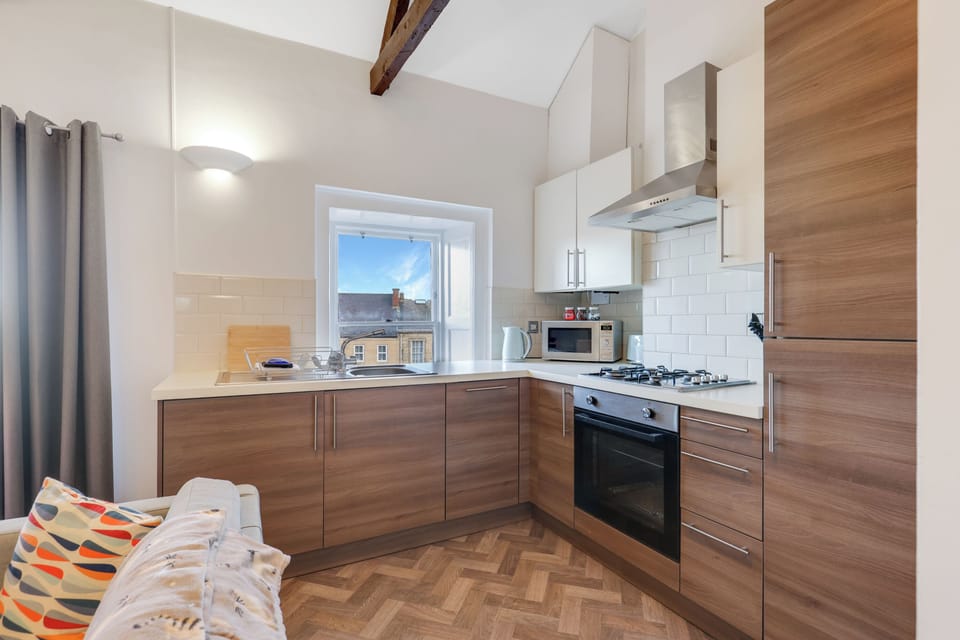 Apartment, City View | Private kitchen | Electric kettle