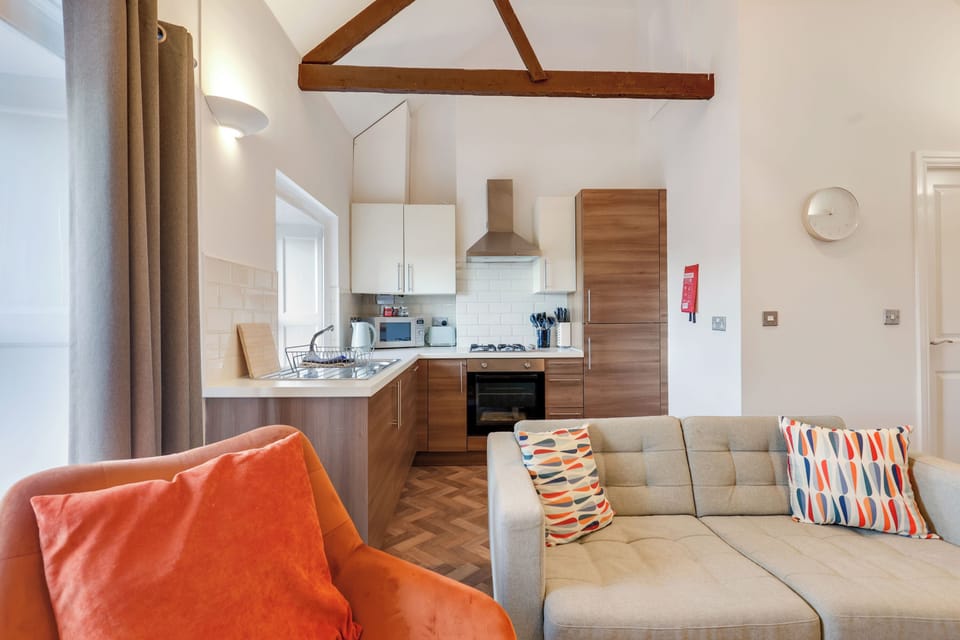 Apartment, City View | Private kitchen | Electric kettle